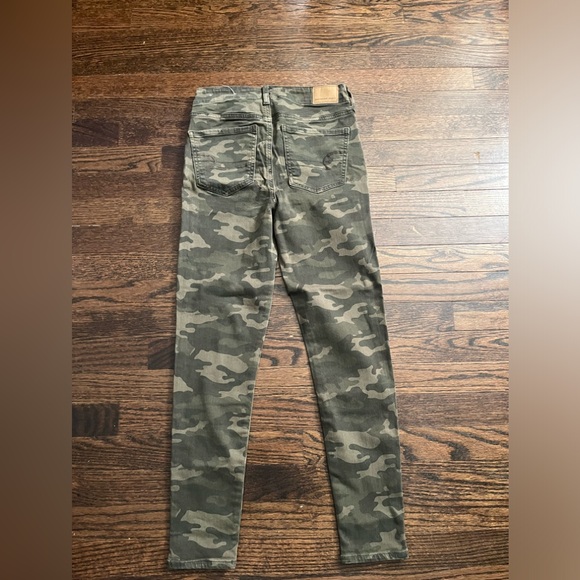 19) American Eagle camo skinny size 4 jeans - Picture 2 of 2